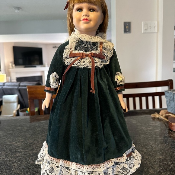 Selection of vintage Porcelain dolls. - Picture 13 of 14